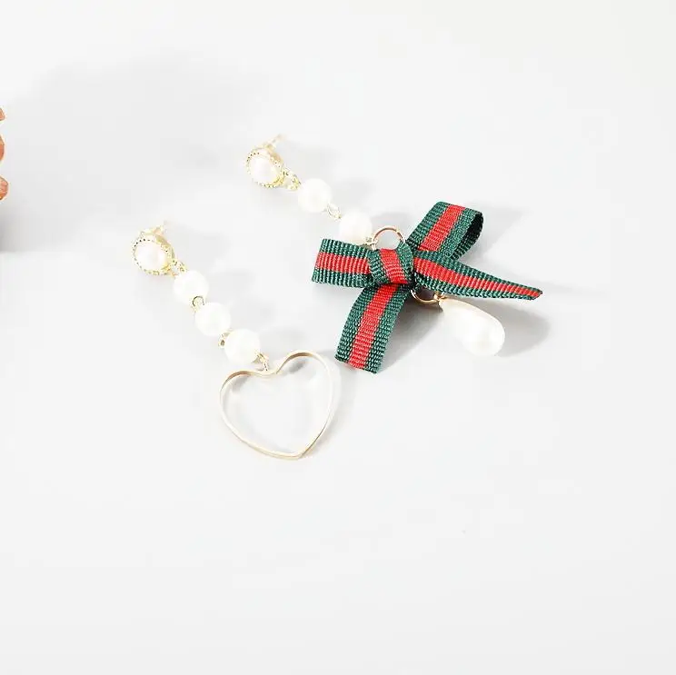 

200pcs / lot Korean jewelry red and green ribbon love asymmetric tassel Pearl Earrings bow earrings earrings earrings earrings