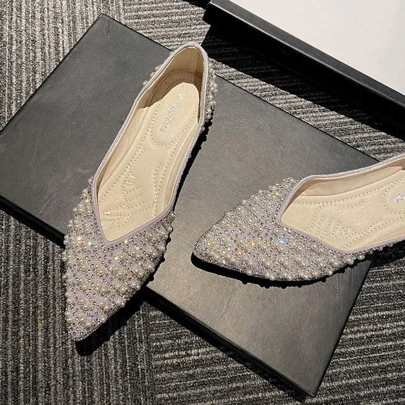Балетки женские блестящие с кристаллами и жемчугом заостренный носок без