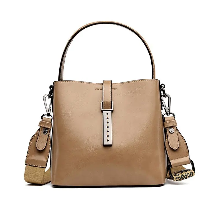 Повседневная сумка с широким ремешком дизайнерская женская на плечо роскошная