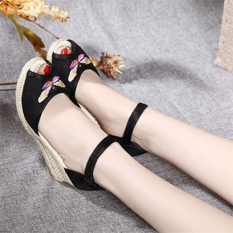 

2020 Summer New Women's Shoes Wedge Heel Embroidered Shoes Woven Fish Mouth Sandals National Style Old Beijing Cloth Shoes