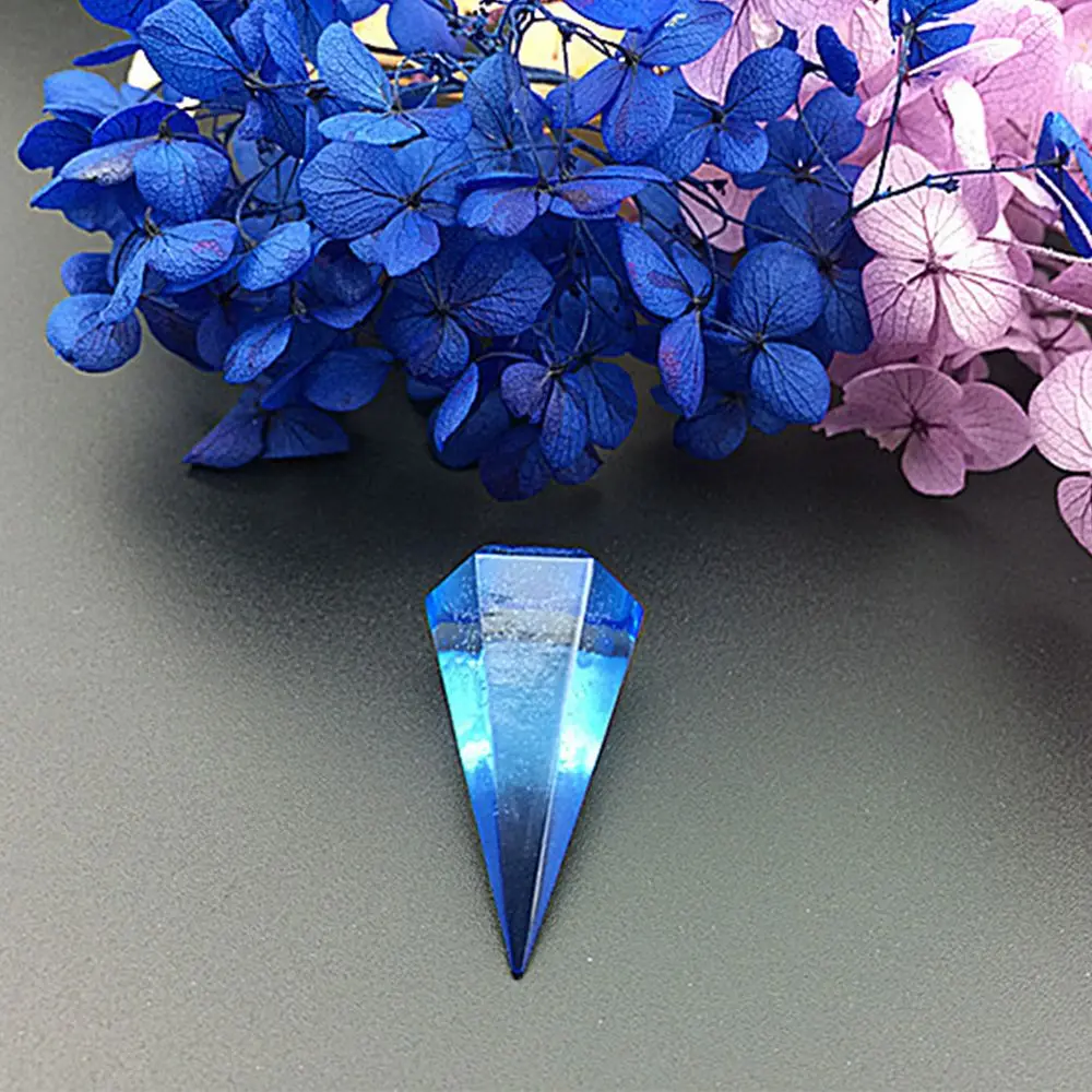 Форма для самостоятельного литья форма подвесок в виде пирамиды из смолы