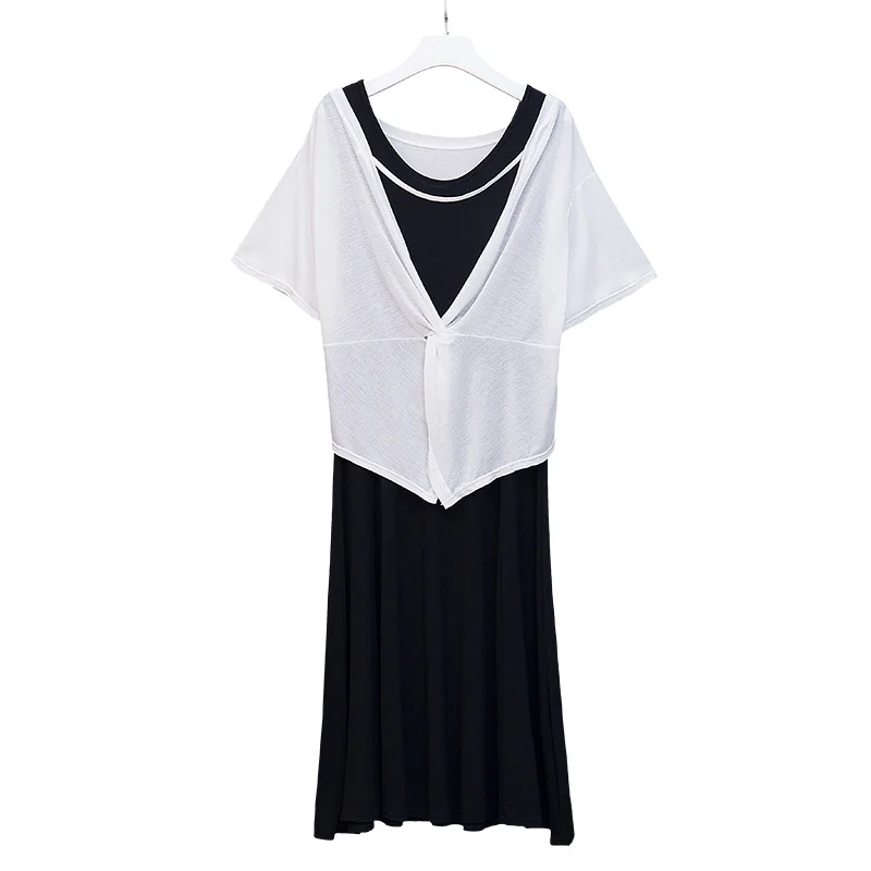 Фактическая фотография нового типа онлайн Красной океанской юбки показывающей