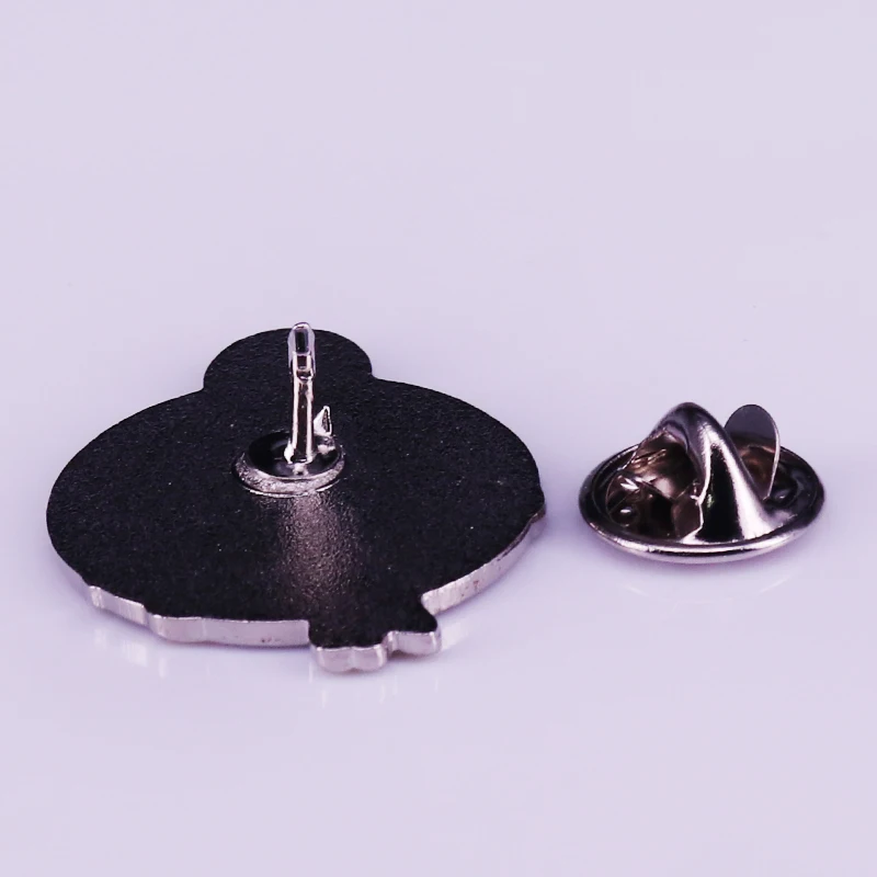 Pin-код иностранца табличкой с надписью 'нужно чтобы получить дома по дому и