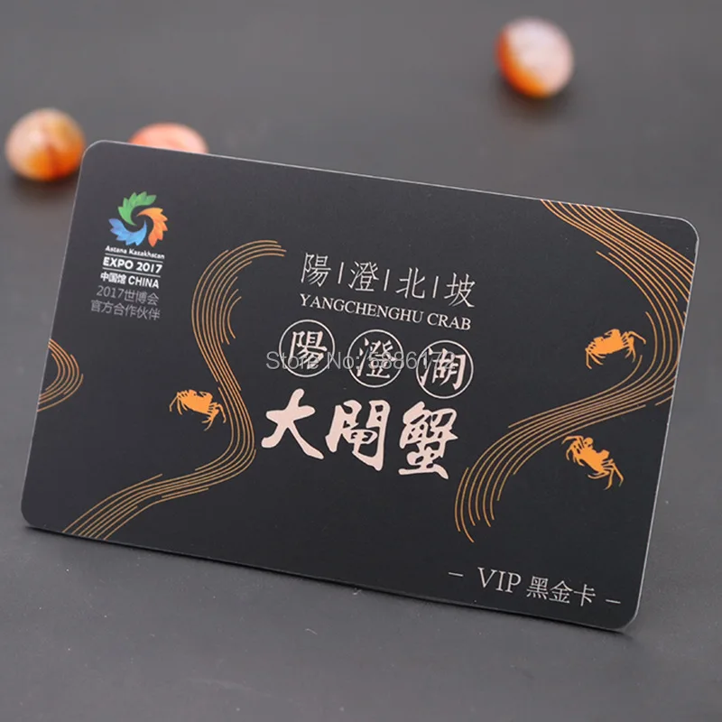 

Пользовательские офсетная печать vip членские карты голографические тиснением номер ПВХ карты пользовательские офсетные p