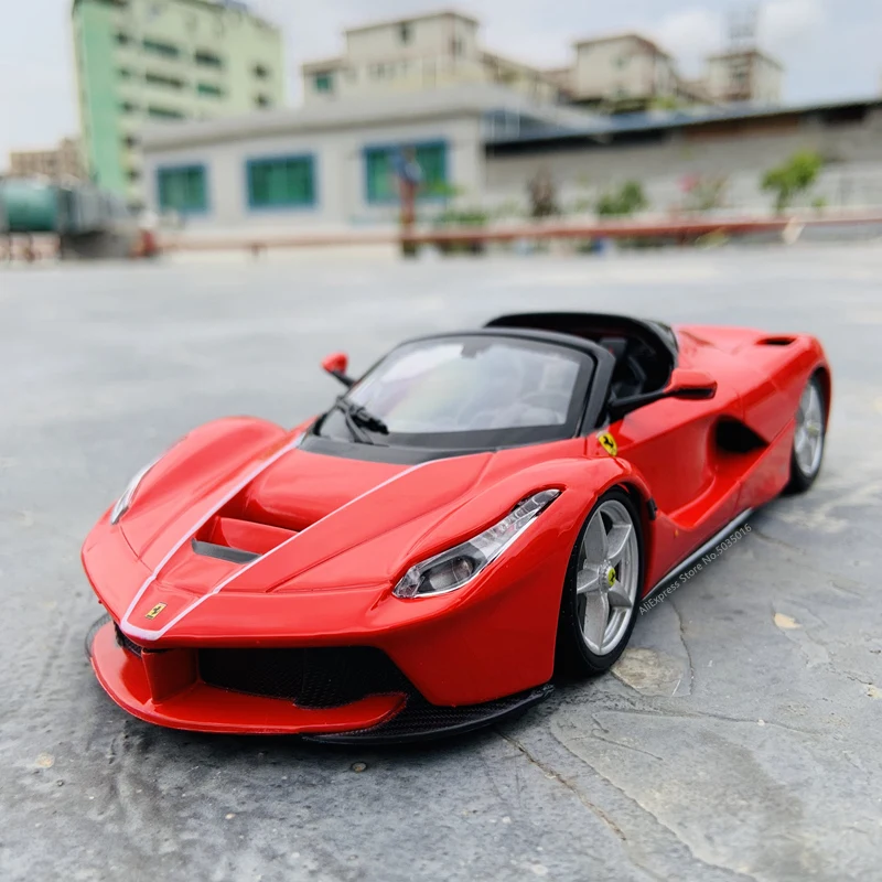Модель Автомобиля Ferrari Roadster из литого металлического сплава Bburago 1:24 детская