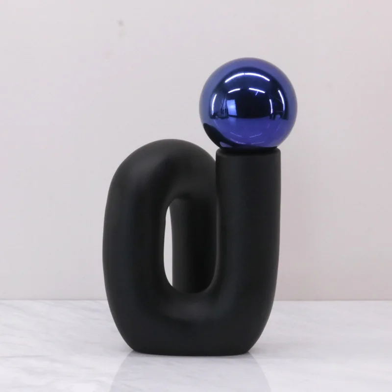 

Nordic Simple Resin Decoration Creative Office Desk Accessories Luxury Metal Ornaments Modern Home Room Decoration Accessories