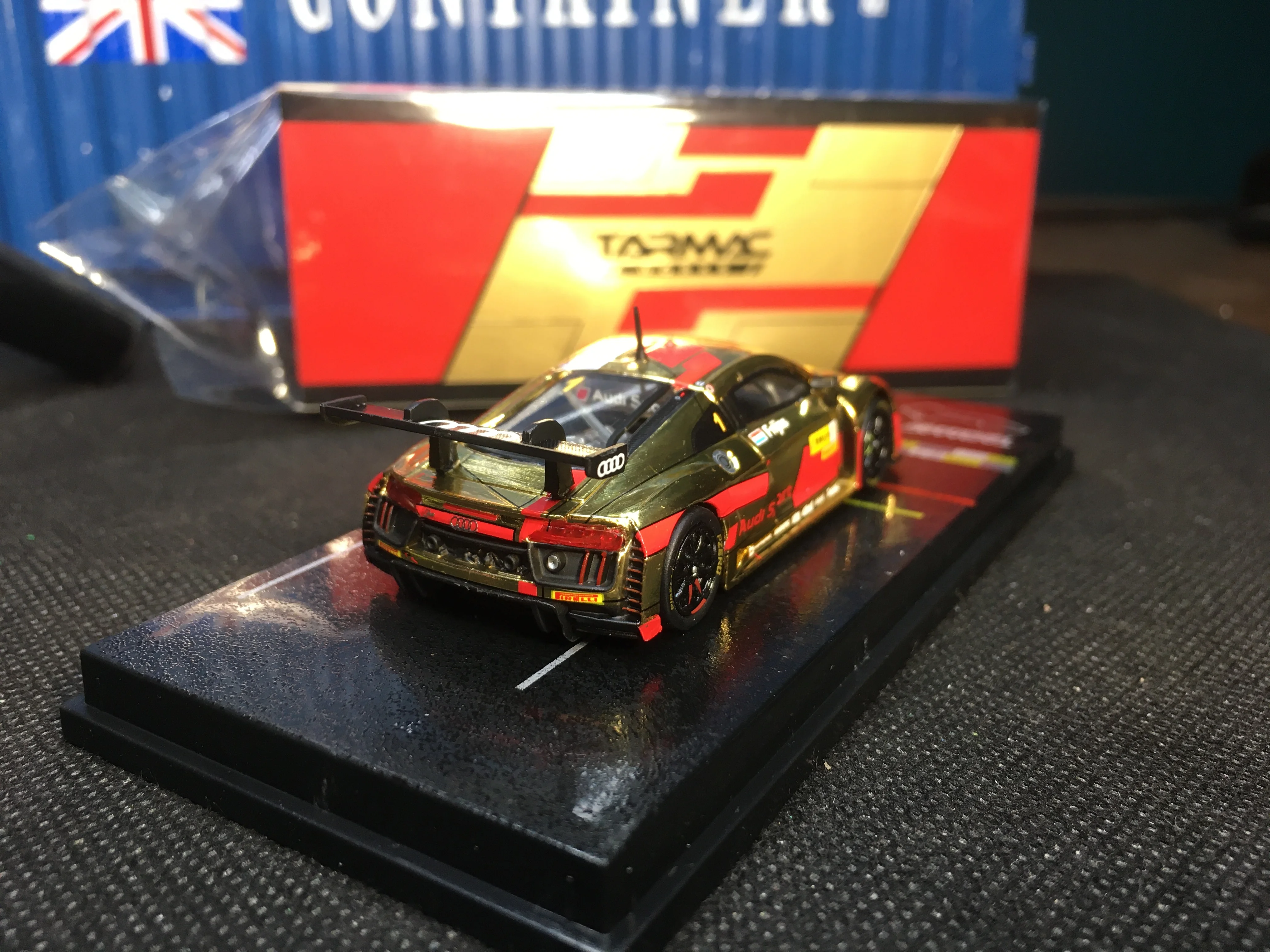 

Tarmac Works 1/64 R8 LMS Macau GT Cup 2017 Die Cast Model Car Collection Limited