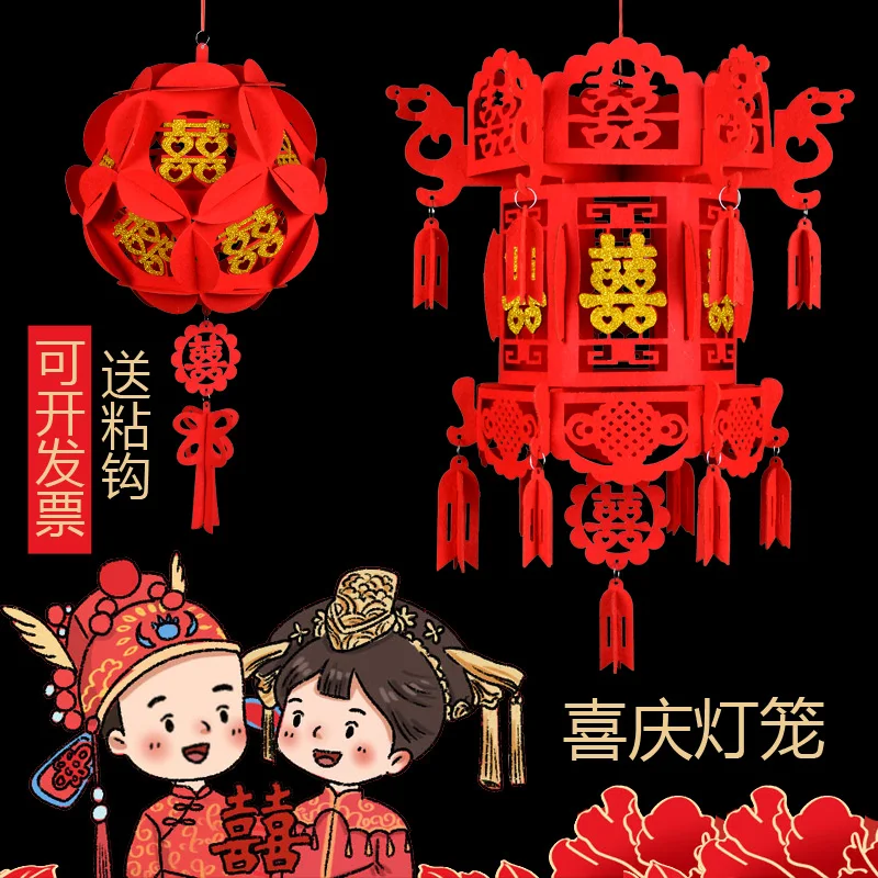

The wedding room is decorated with red palace lantern, flower ball and flower hanging