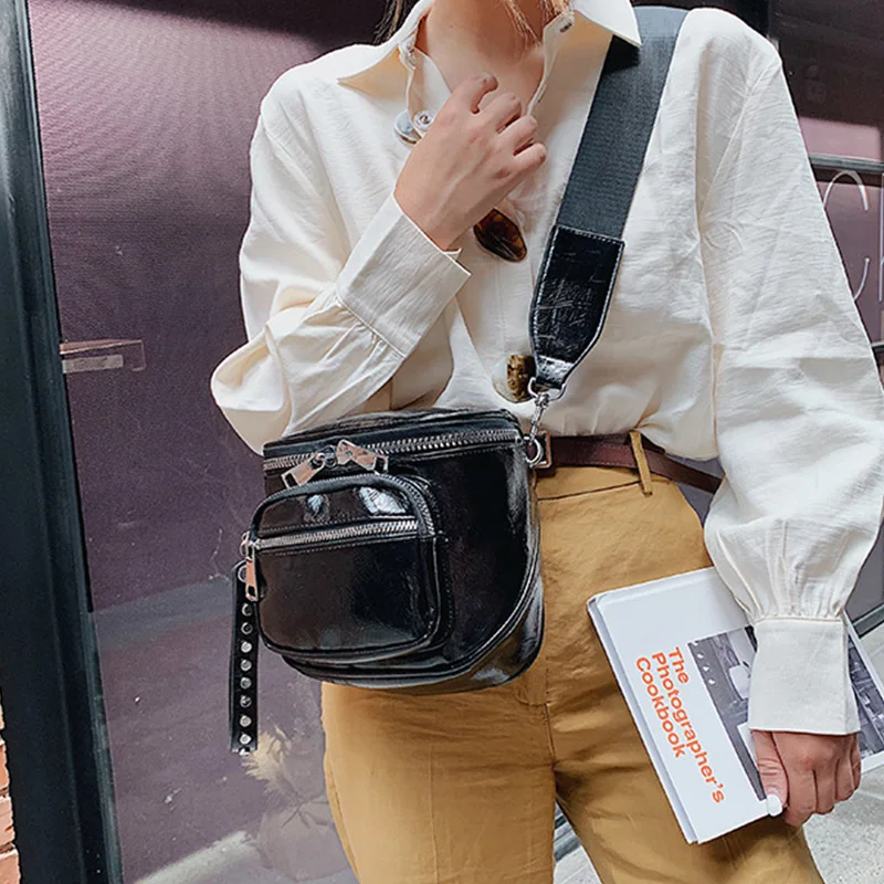 Сумка мессенджер на плечо модный однотонный саквояж серебристого цвета с