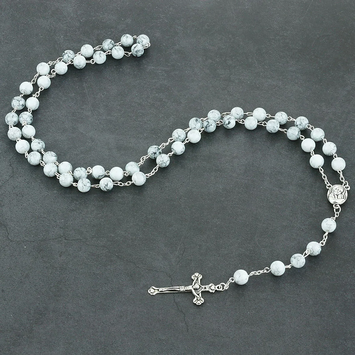 Женское ожерелье с подвеской классическое из бусин длинная цепочка крестом в