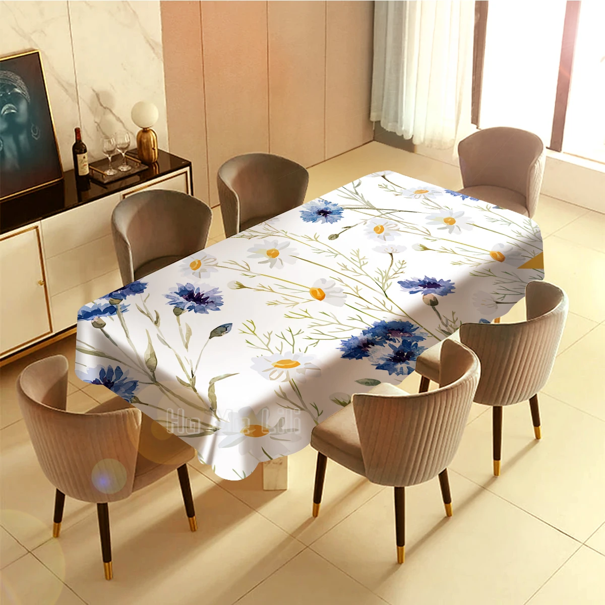 

Цветная скатерть с изображением диких цветов и Василька