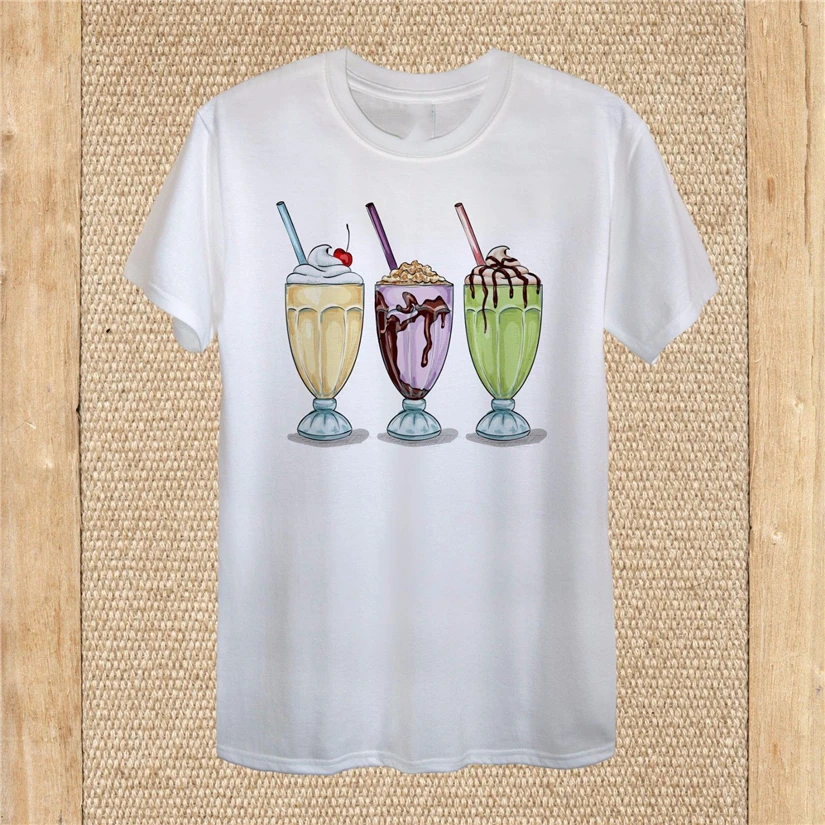 Футболка с изображением мороженого молочного коктейля стаканов питья