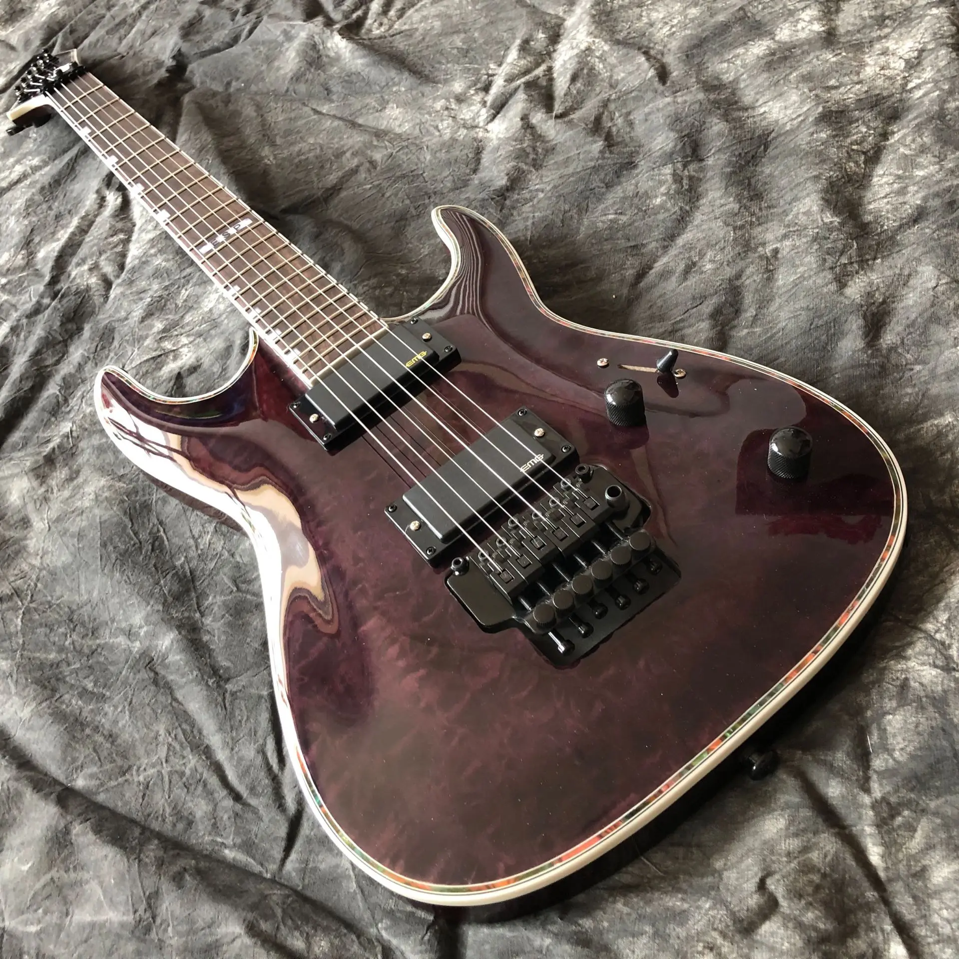 

electric guitar.brown color 6 stings guitarra.high quality pickups.black hardware.real photos