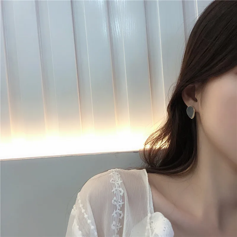 

Fashion temperament contracted avocado stud earrings small cold wind small and pure and fresh girl earrings