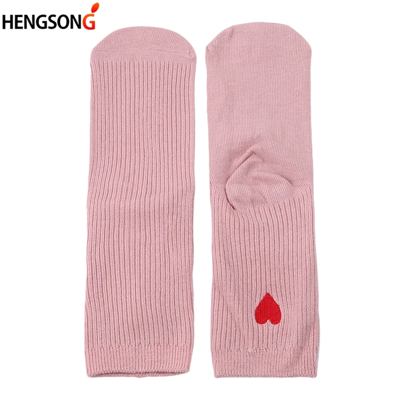 

Women Sports Socks White Heart Pattern Embroidery Fitness Yoga Socks Cute Girls Women Cotton Socks 1 Pair Sportswear