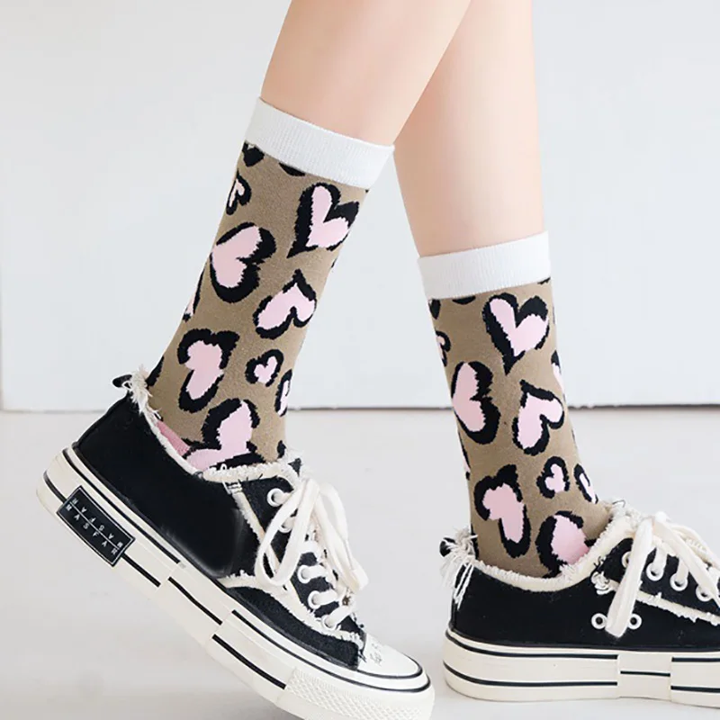 

5 Pais Cute Fashion New Winter Socks Woman Leopard Love Heart Korean Style Women Socks Skateboard Breathable Leg Warmers Sokken