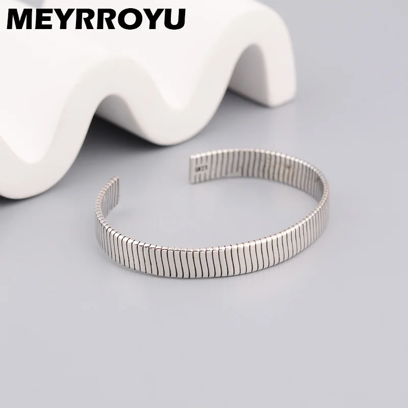 

MEYRROYU Silver Color Vertical Stripes Round Simple Bangle For Women Fashion Unique Pattern Design Open Hand Jewelry Gift 2022