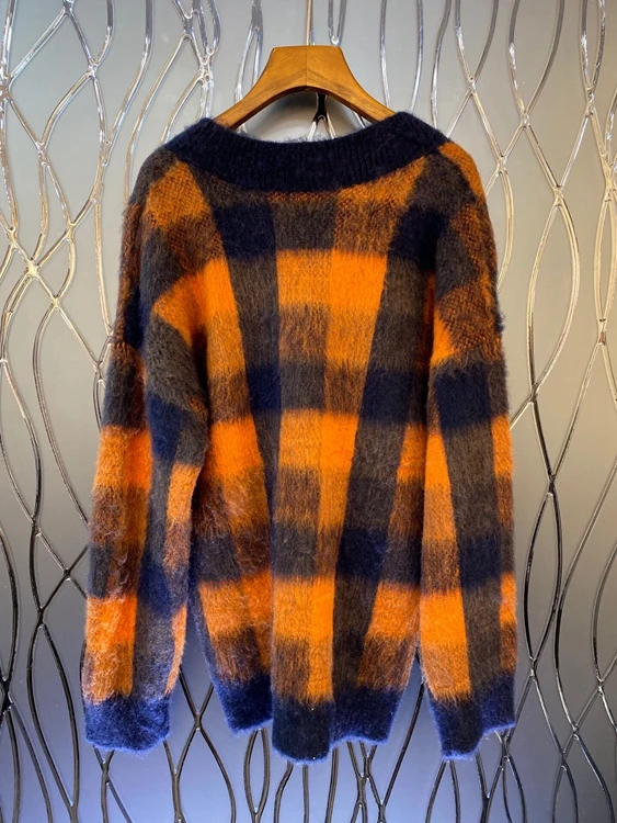 

2020 Autumn new women's V-neck color matching plaid decorative long sleeve Joker mohair loose sweater 924