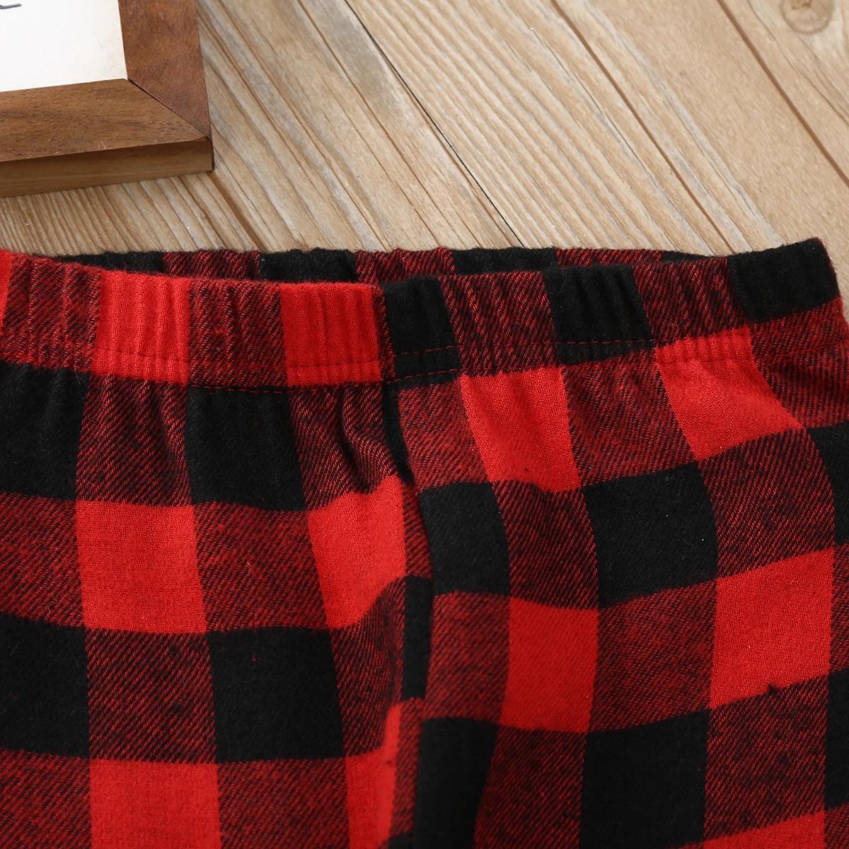 

Xams 3PCS Kids Clothes Set Snowman Print Round Neck Long Sleeve Top+ Plaid Trousers+ Scarf Suit For 2-6Years