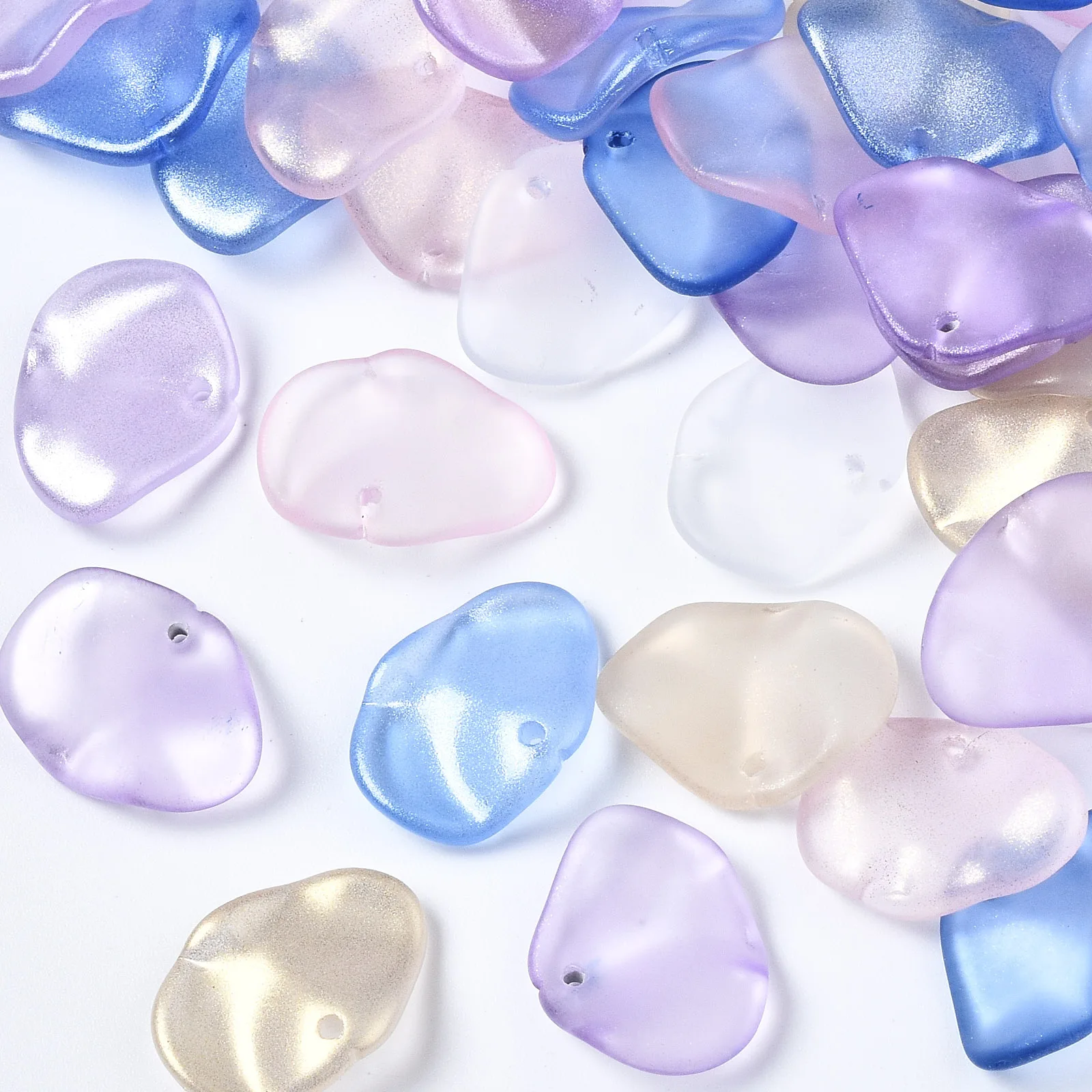 

100 шт. блестящая пудра окрашенная распылением стеклянная подвеска в форме лепестков цветов шапочки для бусин Серьги Браслет DIY ювелирные из...