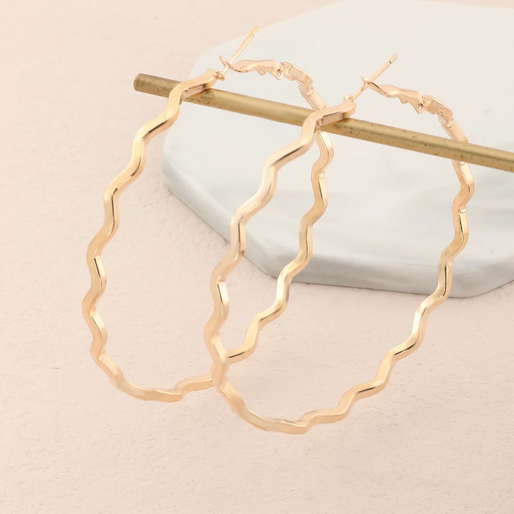 Wholesale Price Personality Exaggerated Metal Wavy Earrings for Women Punk Hip Hop Street Hoops Earring Geometric Party Jewelry |