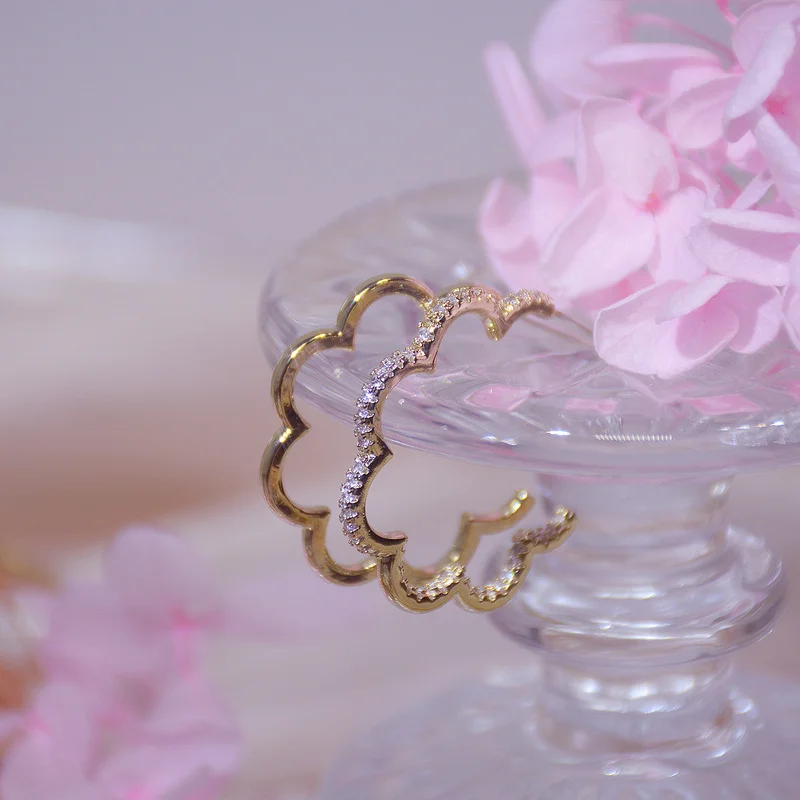 

Origin Summer Unique Design Gold Colour Alloy Hollow Flower Pendant Earrings for Women C Shape Rhinestone Hoop Earrings Jewelry