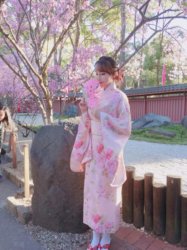 Style 1 Japanese Traditional Yukata for Women Retro Florao Sakura Pink Kimono Ceremony Dress for Women Vintage Flower Haori Women - Цвет: Style 1