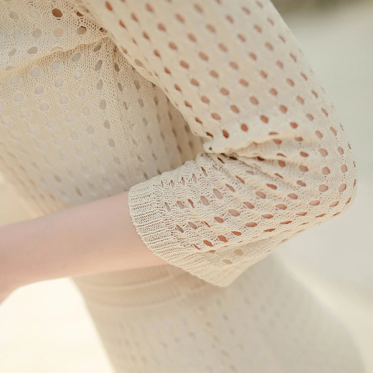 Женское трикотажное платье-футляр HAMALIEL с рукавом три четверти и вырезом весна 2019