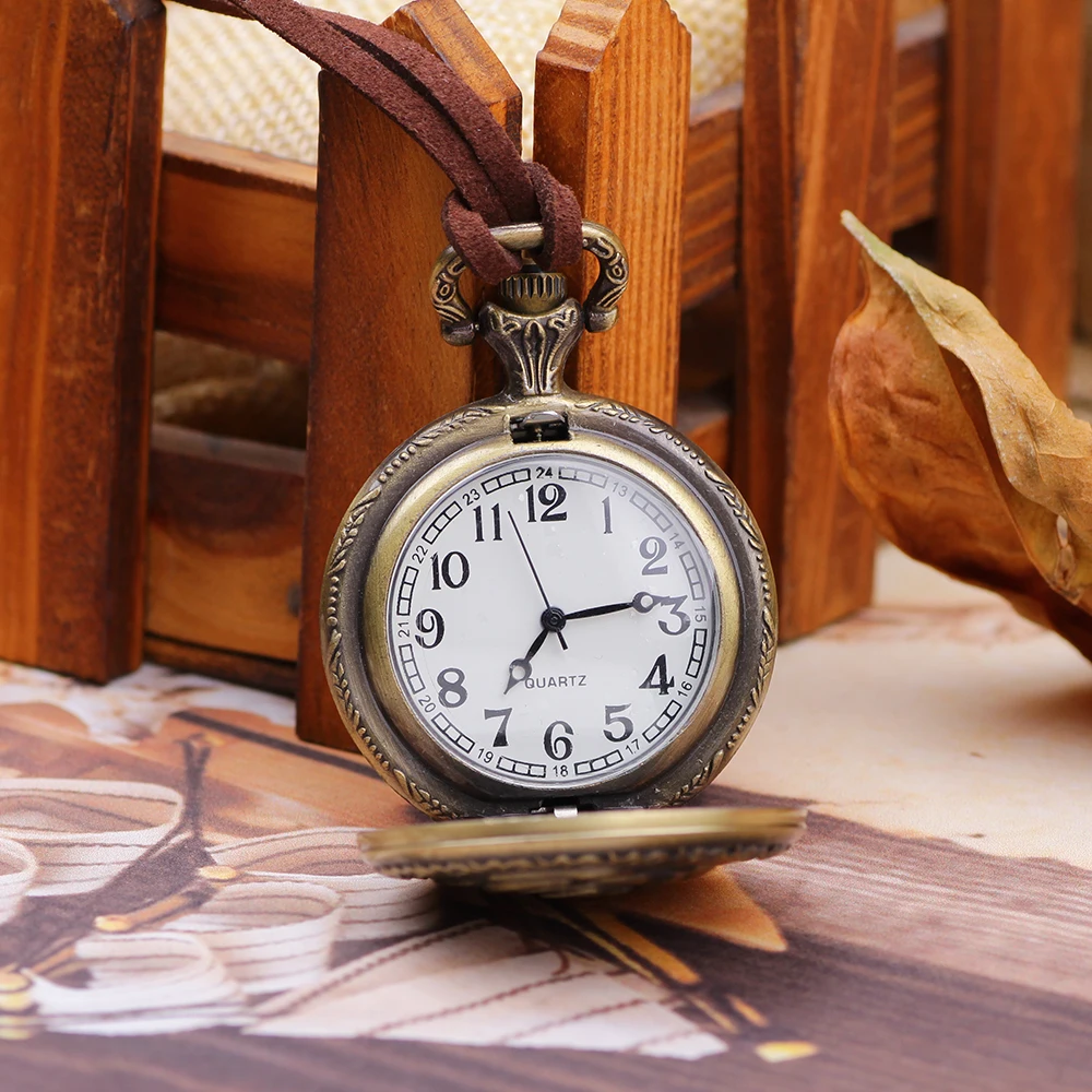 

Medieval European and American leather belt bronze bracelet rose embossed round pendant pocket watch