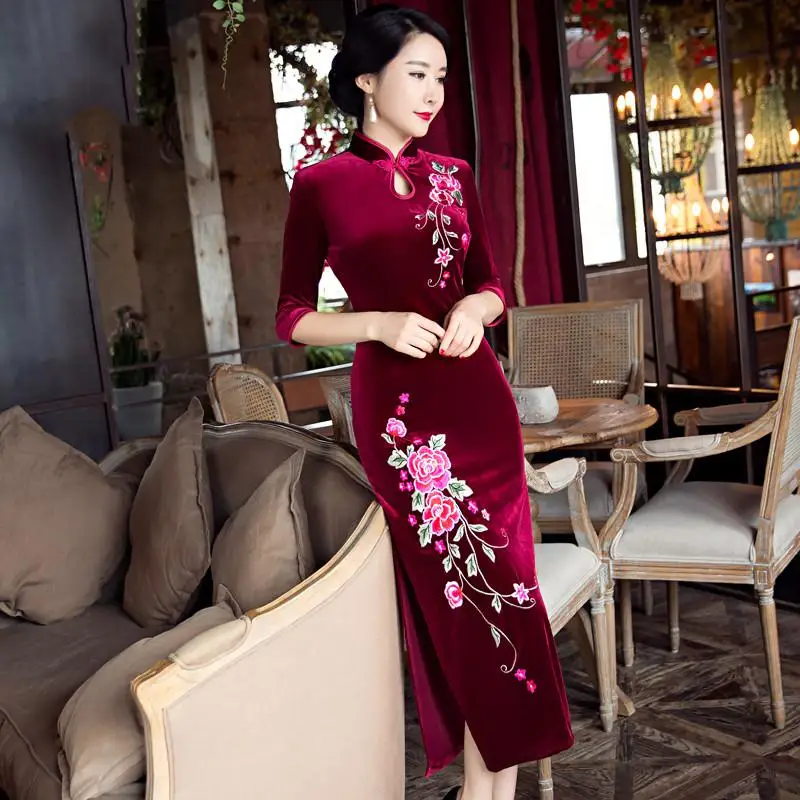 Изысканная вышивка цветок для женщин Qipao зима теплый бархат Cheongsam классический элегантный тонкий длинное китайское платье размера плюс - Цвет: Burgundy
