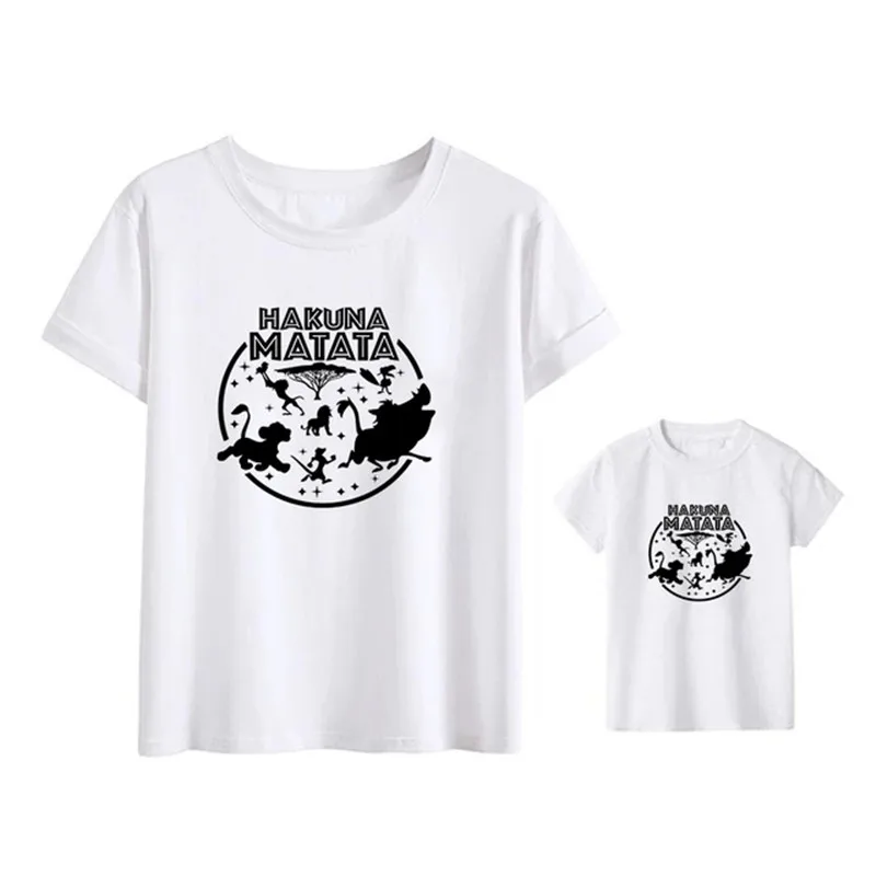 

HAKUNA MATATA cartoon print family tshirt clothes for mom and daughter summer casual fashion father and son pullover top Disney