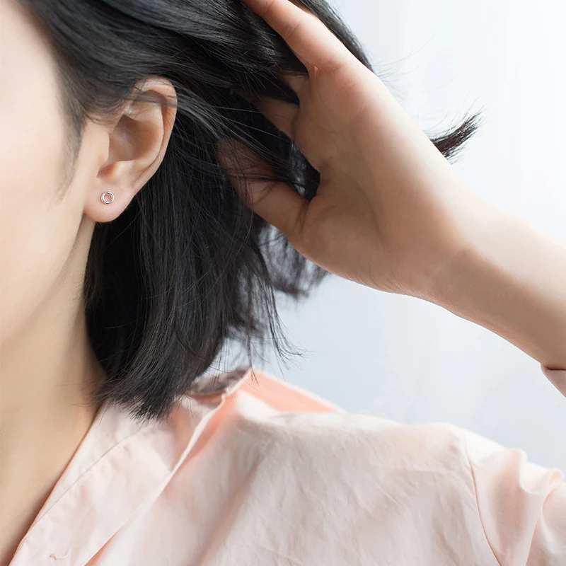 Colusiwei простой минималистичный стержня уха 925 стерлингового серебра Модный Крест