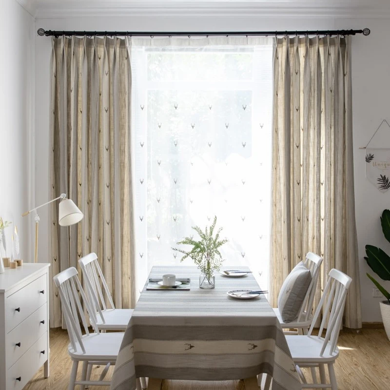 Простые современные хлопковые шторы в полоску с вышивкой виде лося