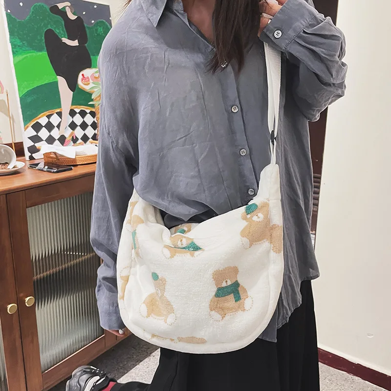 

Новинка 2021, осень и зима, японская женская милая плюшевая сумка через плечо, Студенческая сумка-мессенджер контрастных цветов с любовным ме...