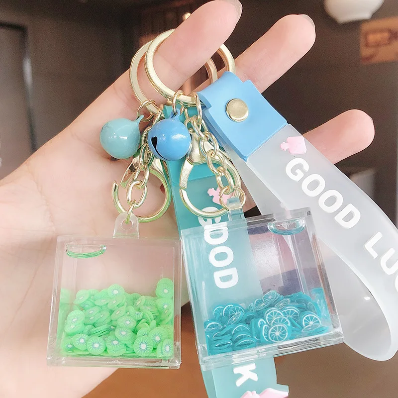 Брелок для ключей сделай сам с фруктами клубникой виноградом жидкостью зыбучим