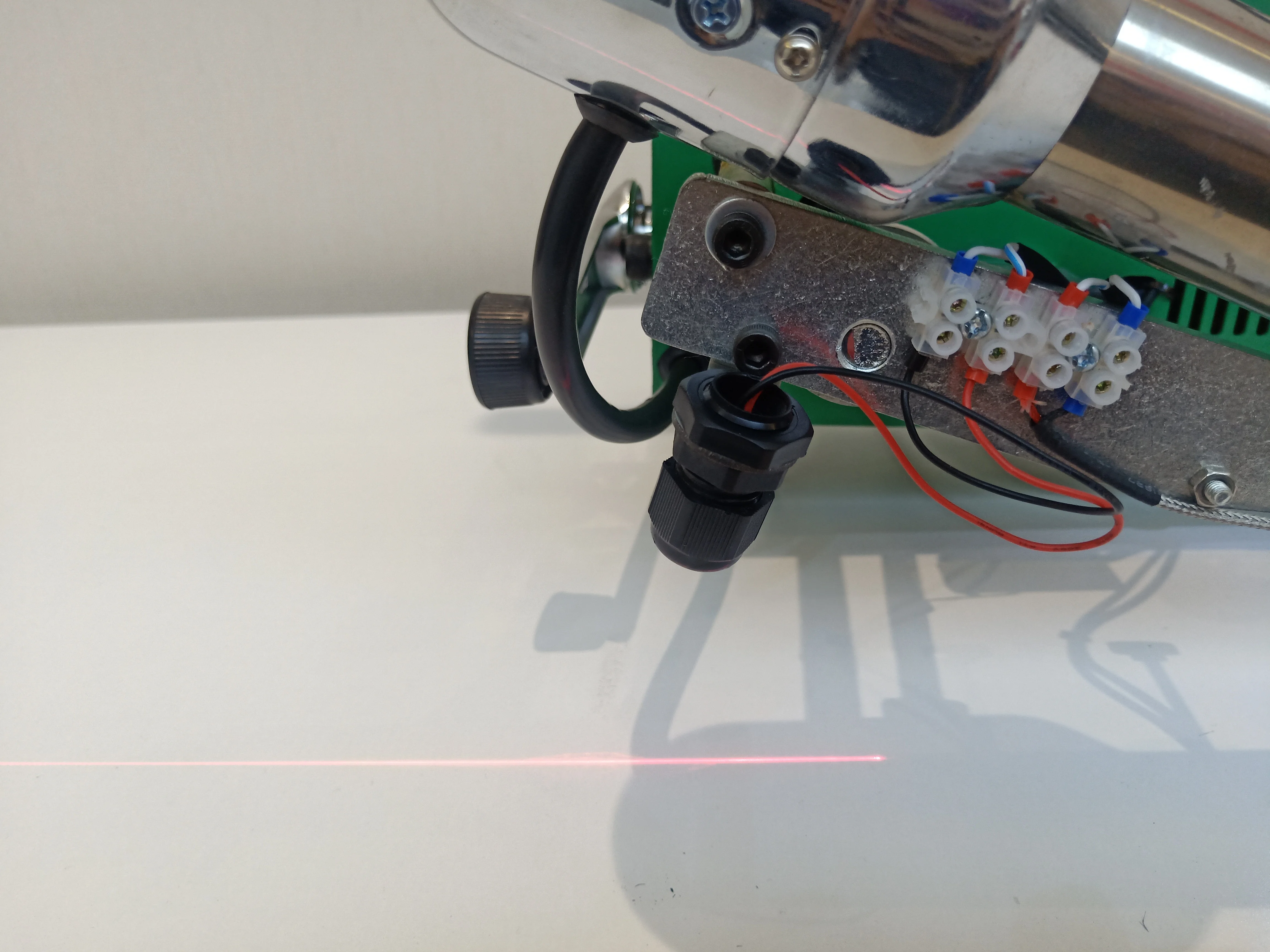 Автоматический мини-аппарат для сварки горячим воздухом печати на ткани