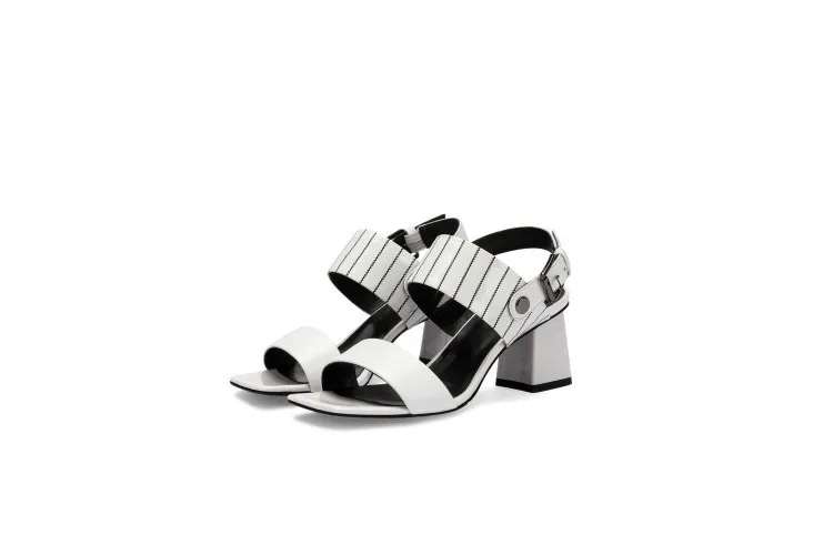 

Sandals women's thick heel 2020 new color matching button net selling texture medium heel temperament women's shoes