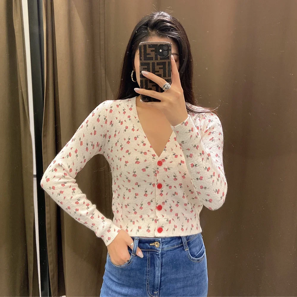 

Floral jacquard knitted coat