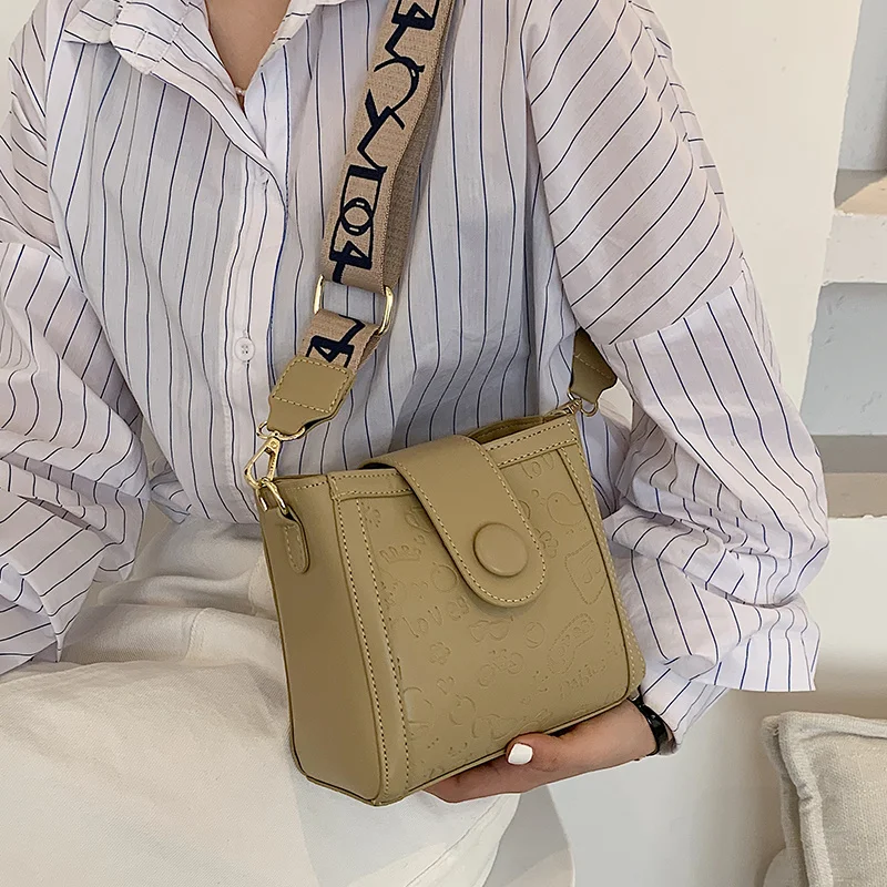 

Women Small Bucket Shoulder Bags Wide Shoulder Strap Crossbody Bags Female Printed Flower Handbags Pu Leather Messenger Bag Sac