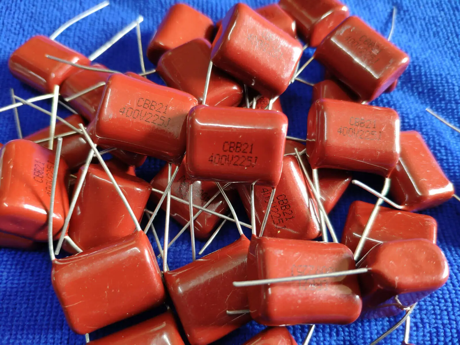 Конденсатор с металлизированной пленкой CBB в наличии на складе США 50/100 шт.