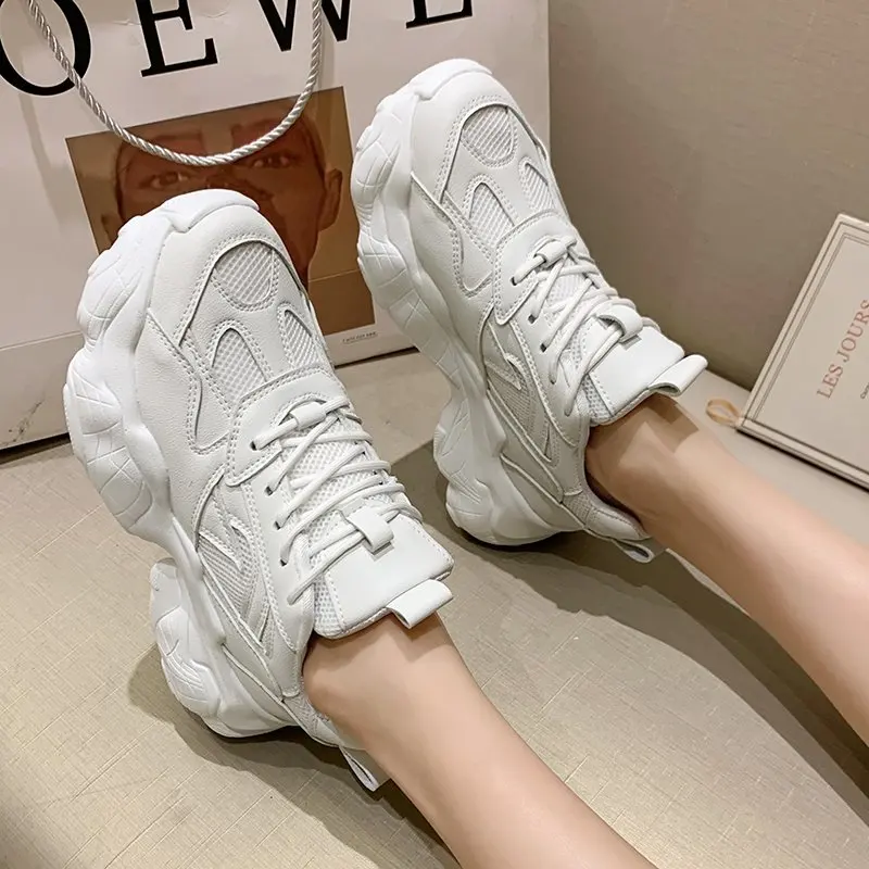 Женские кроссовки с толстой подошвой Fujin зимние круглым носком и