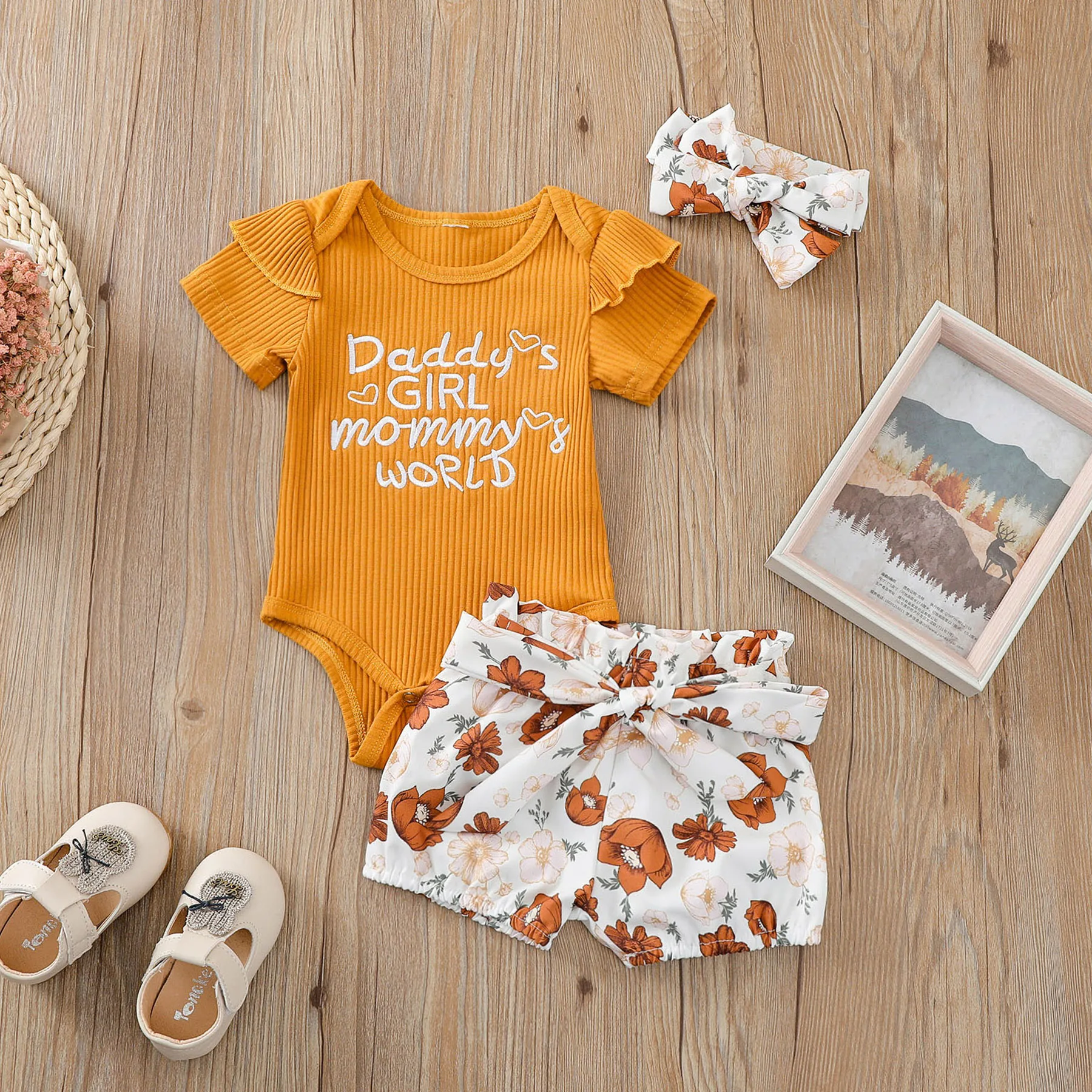 

2021-01-29 Lioraitiin 3Pcs Set 0-18M Newborn's Baby Girl Ribbed Lettering Printed Short Fly Sleeve Shirt Floral Shorts Hair Band