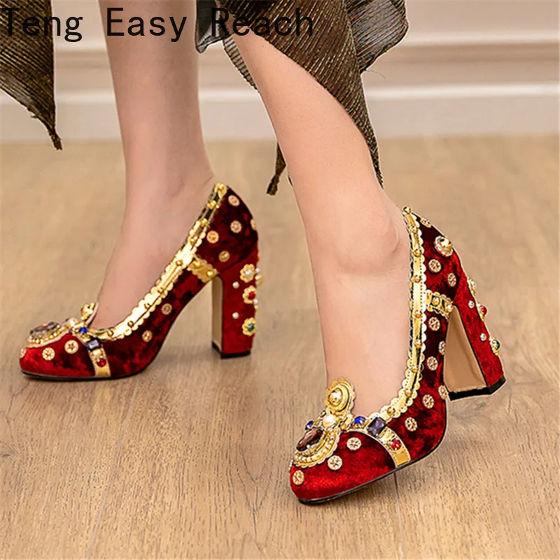 

На высоком каблуке; Стразы; Свадебная обувь; Женские роскошные свадебные туфли с отделкой жемчугом и прозрачными стразами; Женские туфли с круглой головкой и насечкой по всей длине стразы на заклепках; Атласные вечерние Ladiesshoe