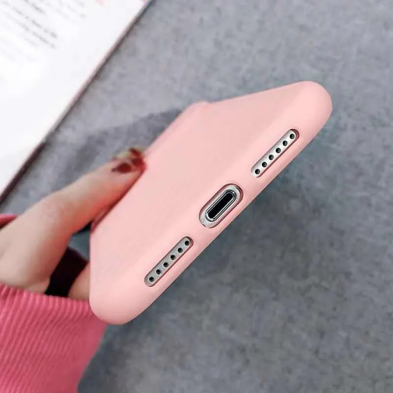 Противоударный чехол для телефона с защитной крышкой камеры однотонный Мягкий