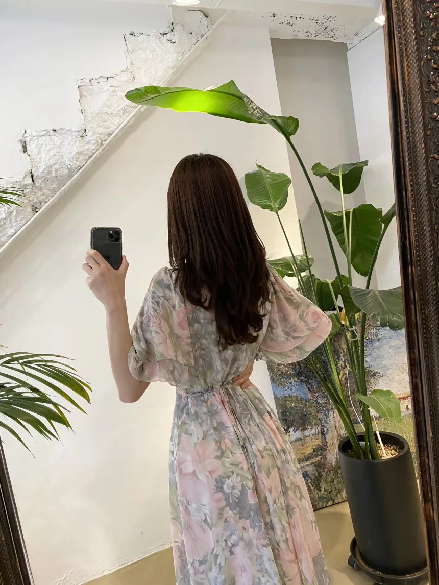 

VICONE The new east gate v-neck tender flower waist petals broadly sleeve dress