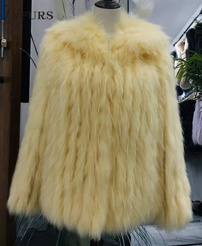 yellow Натуральный мех енота, куртки Для женщин в полоску меховые пальто с капюшон с натуральным мехом модные пушистая лиса мех пальто Короткие комплект одежды для девочки - Цвет: yellow