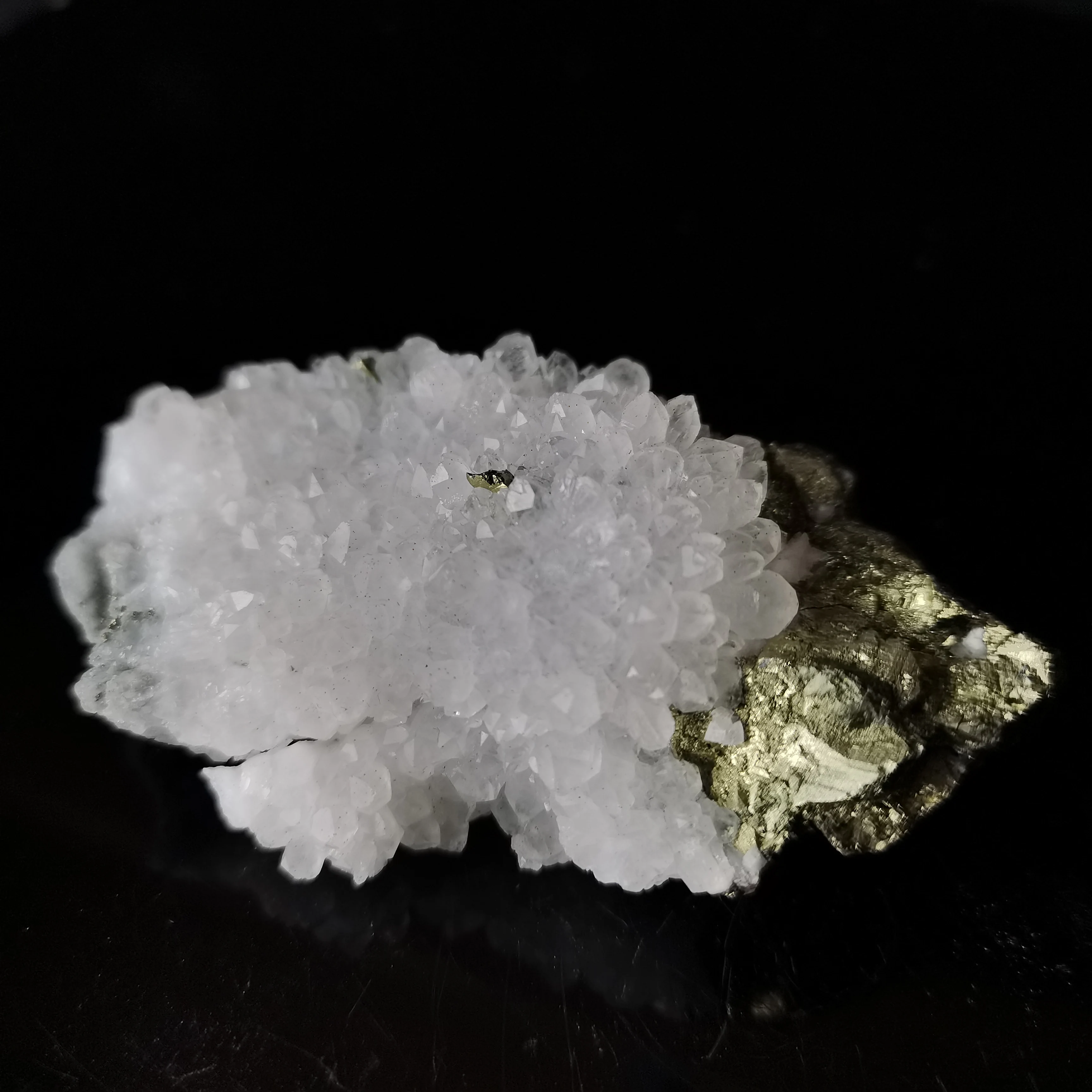 

78,5 gNatural альбит, кварца и Пирит парагенетическая образцы минералов