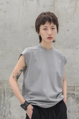 Свободная футболка с короткими рукавами Dark Ro wind | Женская одежда