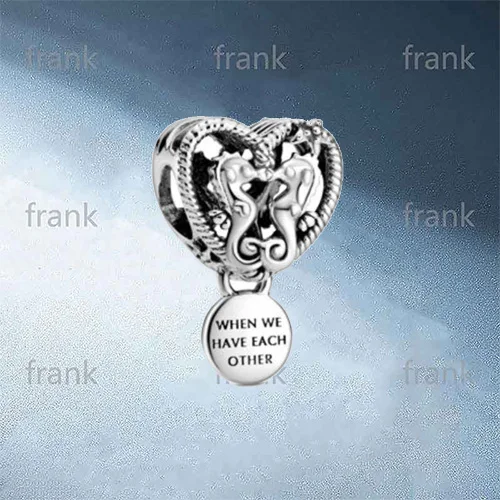 

798949C00 Openwork Seahorses Heart Charm