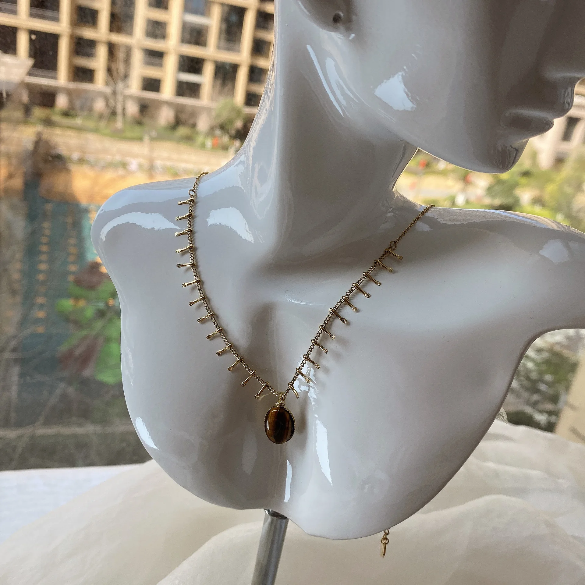 

Japanese and Korean Style Fashion Titanium Steel Clavicle Chain Simple Retro Oval Pendant Temperament Necklace